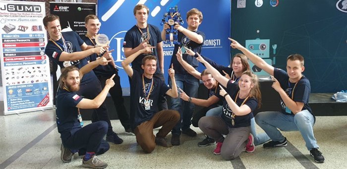 rdcpolskieradio's tweet photo. Robot studentów @PW_edu obsypany nagrodami.
#Melson przypomina małego człowieka. To konstrukcja Koła Naukowego Robotyków działającego przy Wydziale Mechanicznym Energetyki i Lotnictwa
Czytaj więcej: https://t.co/jaR2BPl74N https://t.co/EVOghl1ty1