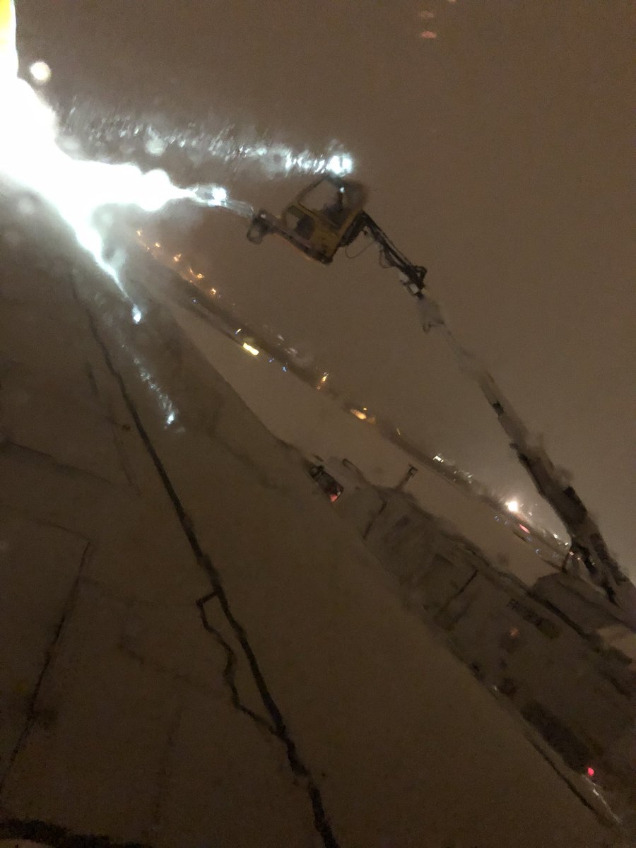 cjkiffmeyer's tweet photo. @PhilEchols @EdElements @kearamas @anthonx @kawai_lai @seydric7 @amyemiller1473 @Edu_Thompson @jethrojones @VITALK12 @Rindy_Ward Planes being de-iced here in MN and then I will be on my way! Excited for the learning over the next two days. https://t.co/JvXWMkmOhj