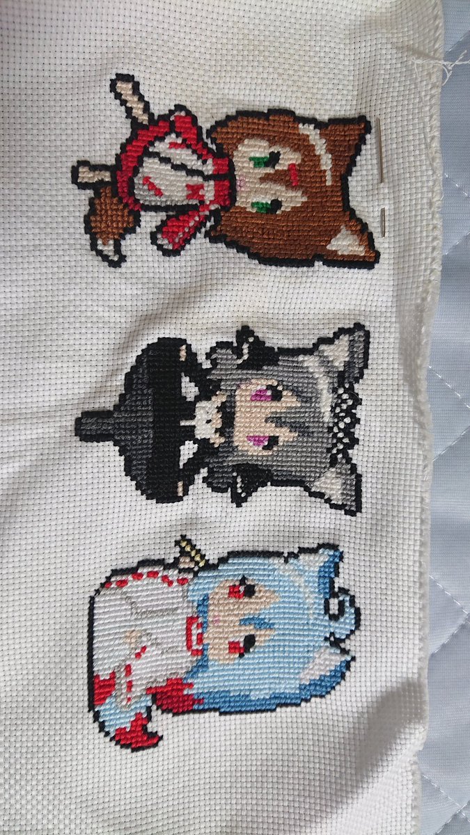 ばゆー 趣味人 わっちがやってるのはクロスステッチ刺繍 糸をバッテンに縫ってドット絵を描いてく ちょい高いけど専用の布あるし個人的に初心者向けの刺繍だと思う T Co 1utn3fwwrr 初心者向けの刺繍のやり方まとめがあった T Co
