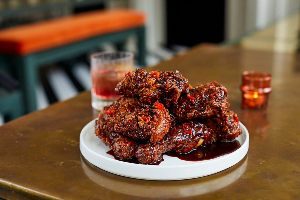 ClutchChicken's tweet image. Wing Wednesdays tonight from 5pm. 12 wings and a beer for a tenner! Cherching

#getinmabelly