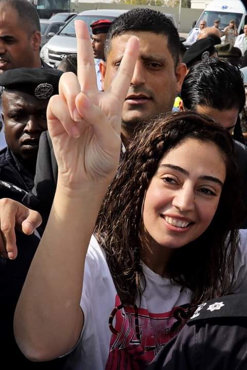 yabastaedibese's tweet photo. Dopo 42 giorni di sciopero della fame in protesta per la condanna a 5 mesi di "detenzione amministrativa" senza prova di colpevolezza, #HebaAlLabadi è stata rilasciata questa mattina dall'IOF. Con lei è stato rilasciato l'altro giordano di origini palestinesi Abdulrahman Mar'ee https://t.co/aGd1p6rnaG