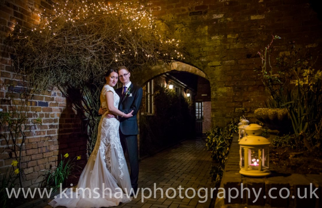 SlatersCInn's tweet image. Our archway provides a stunning backdrop to your Wedding photos, captured by local photographer Kim Shaw
