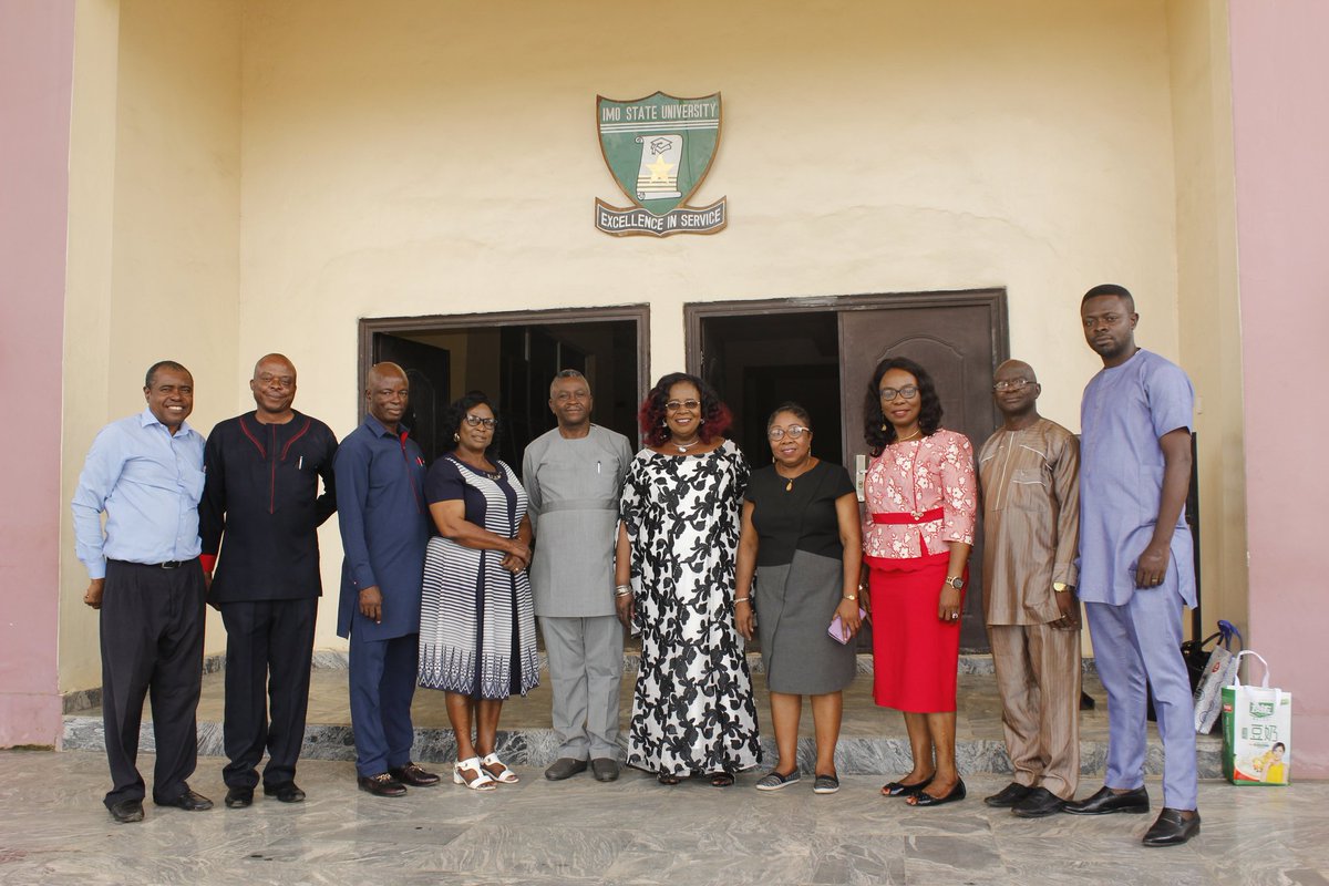Imsuonline's tweet photo. National University Commission (NUC) Accreditation Team Gives Report for the Department of Fine and Applied Arts, Imo State University, Owerri.
.... Signs Exit Report.
#Education #ImoState #School #CleanImo https://t.co/PBwyaPAlQl