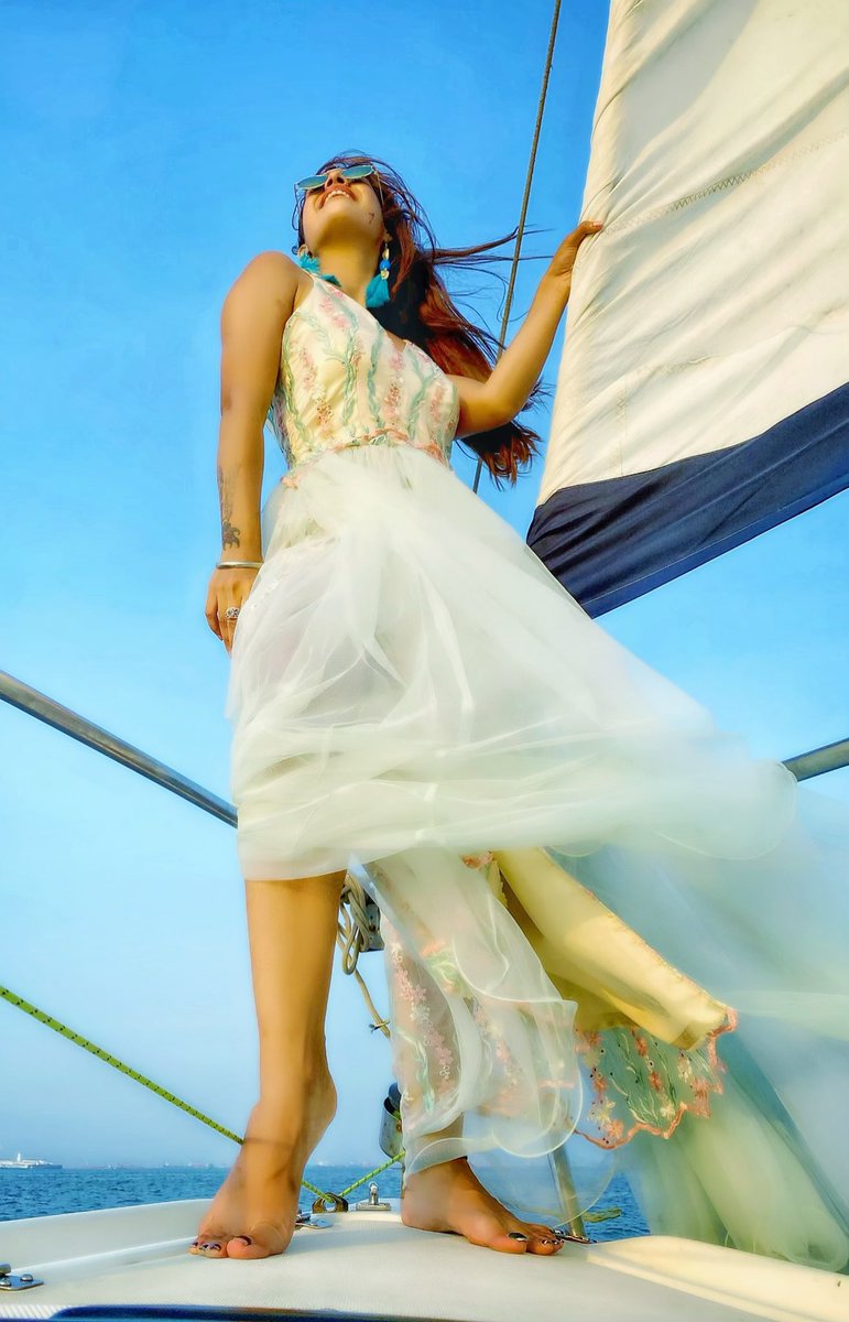 Nehhaamalik's tweet photo. It’s just something about the way the sea makes me feel that I can’t get enough of ... 🥰🥰♥️♥️
:
#sealover #sailing #sailinglife #sea #beauty #yatching #yatchparty #yatchclub #colaba #baaksha #gown #princessgown #floral #floraloutfit #fashionblogger #luxuryblogger #NehaMalik https://t.co/gwbUU1yMhj