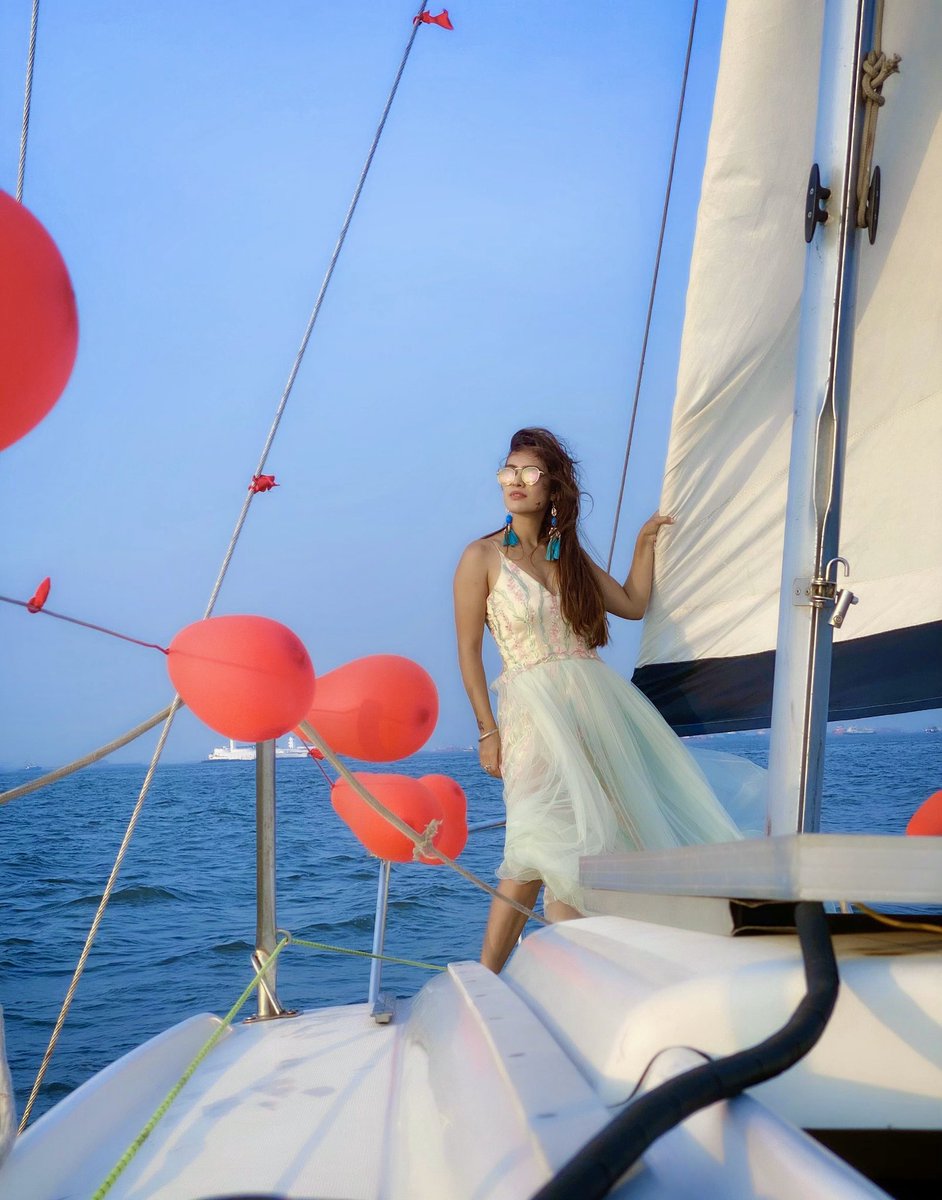 Nehhaamalik's tweet photo. It’s just something about the way the sea makes me feel that I can’t get enough of ... 🥰🥰♥️♥️
:
#sealover #sailing #sailinglife #sea #beauty #yatching #yatchparty #yatchclub #colaba #baaksha #gown #princessgown #floral #floraloutfit #fashionblogger #luxuryblogger #NehaMalik https://t.co/gwbUU1yMhj