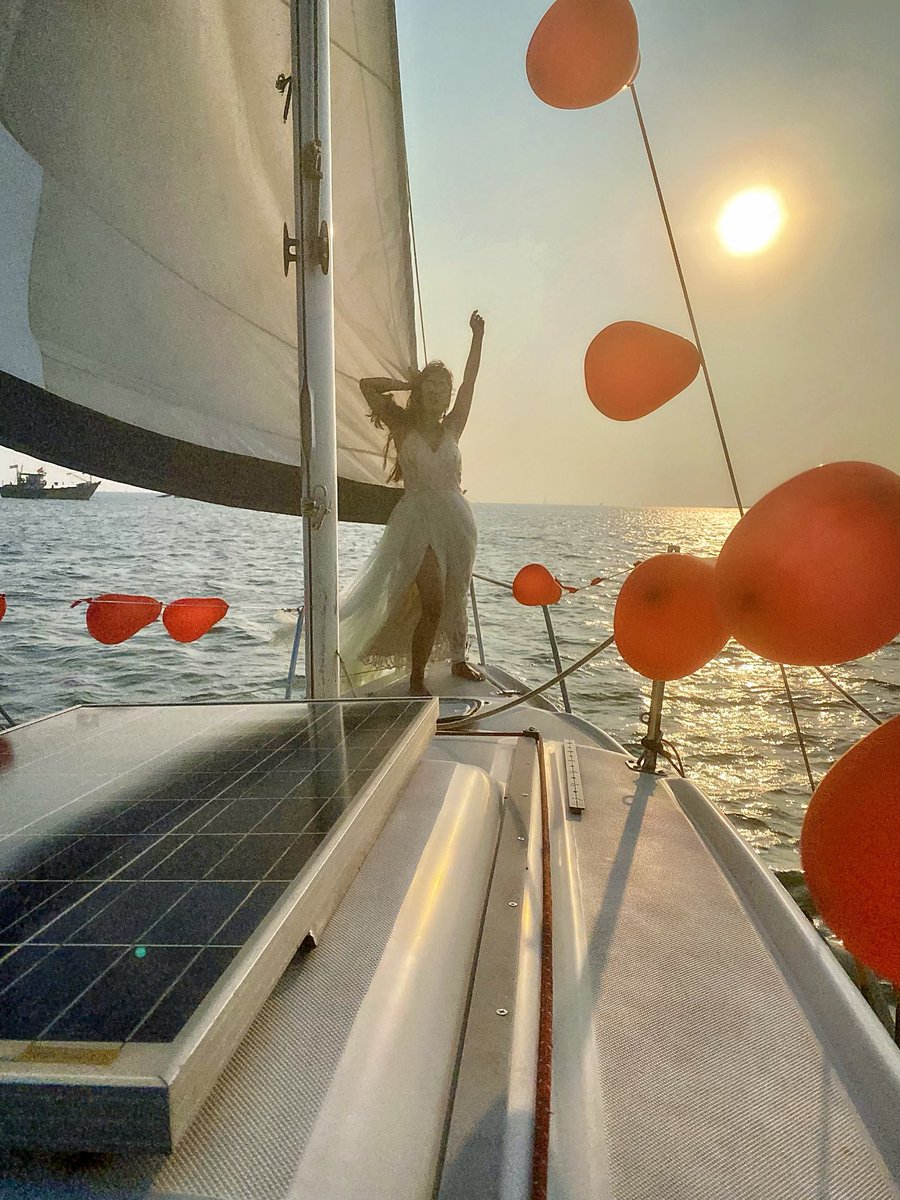 Nehhaamalik's tweet photo. It’s just something about the way the sea makes me feel that I can’t get enough of ... 🥰🥰♥️♥️
:
#sealover #sailing #sailinglife #sea #beauty #yatching #yatchparty #yatchclub #colaba #baaksha #gown #princessgown #floral #floraloutfit #fashionblogger #luxuryblogger #NehaMalik https://t.co/gwbUU1yMhj