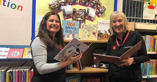 angusalive's tweet image. Our Lynne and Dot with the new collection of Vox Books in #ForfarLibrary! The 1st library in Scotland to have these books - request online: angus.spydus.co.uk/VOX Printed books that have an audio reader attached to the front cover of the book. #VoxBooks