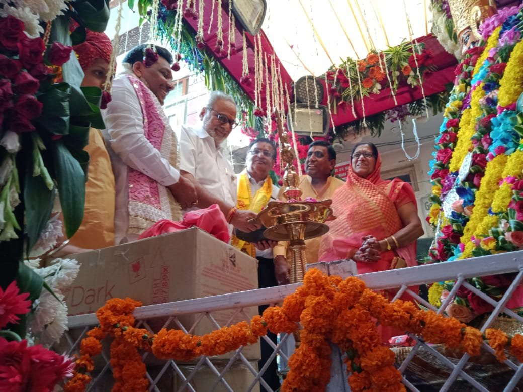 gobindkandaHLP's tweet photo. प्राचीन श्री श्याम मन्दिर सिरसा में आयोजित श्री श्याम कार्तिक मेला में भव्य ध्वजा शोभायात्रा में मुख्य अथिति के रूप में शिरकत की। इस अवसर पर उड़ीशा के महामहिम राज्यपाल प्रो. गणेशीलाल जी का भी सानिध्य प्राप्त हुआ।आप सभी को इस पावन उत्सव की हार्दिक शुभकानाए। https://t.co/bbgCuEATuk