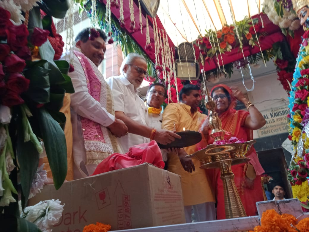 gobindkandaHLP's tweet photo. प्राचीन श्री श्याम मन्दिर सिरसा में आयोजित श्री श्याम कार्तिक मेला में भव्य ध्वजा शोभायात्रा में मुख्य अथिति के रूप में शिरकत की। इस अवसर पर उड़ीशा के महामहिम राज्यपाल प्रो. गणेशीलाल जी का भी सानिध्य प्राप्त हुआ।आप सभी को इस पावन उत्सव की हार्दिक शुभकानाए। https://t.co/bbgCuEATuk