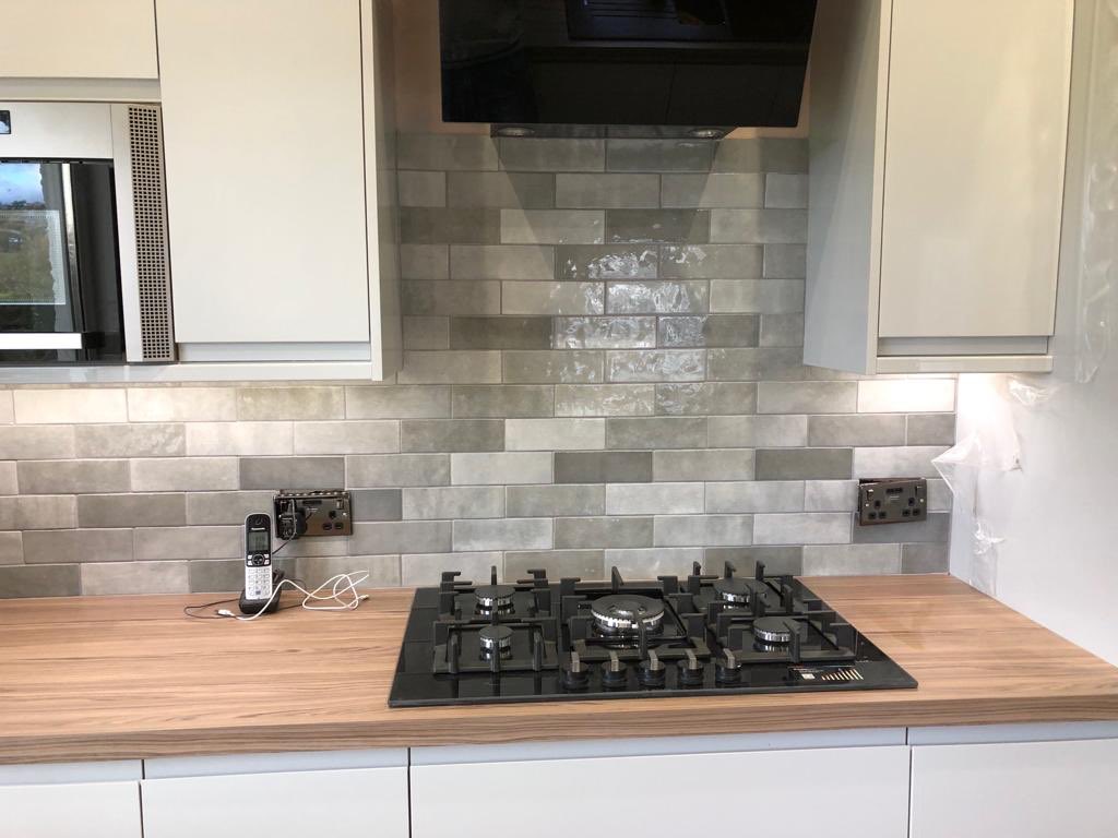 Kitchen splasback tiled for customer yesterday in #barshaw... using Artisan Alabaster @Crocatile #splashback #kitchendesign #kitchendecor