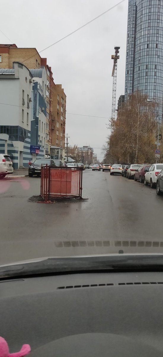 TatianaAn63's tweet image. @adm_Len сколько ещё недель &quot;это&quot; на дороге будет  будет стоять и создавать опасность на дороге? 
И кран обещали убрать @Minstroy63  #Садовая #Самара