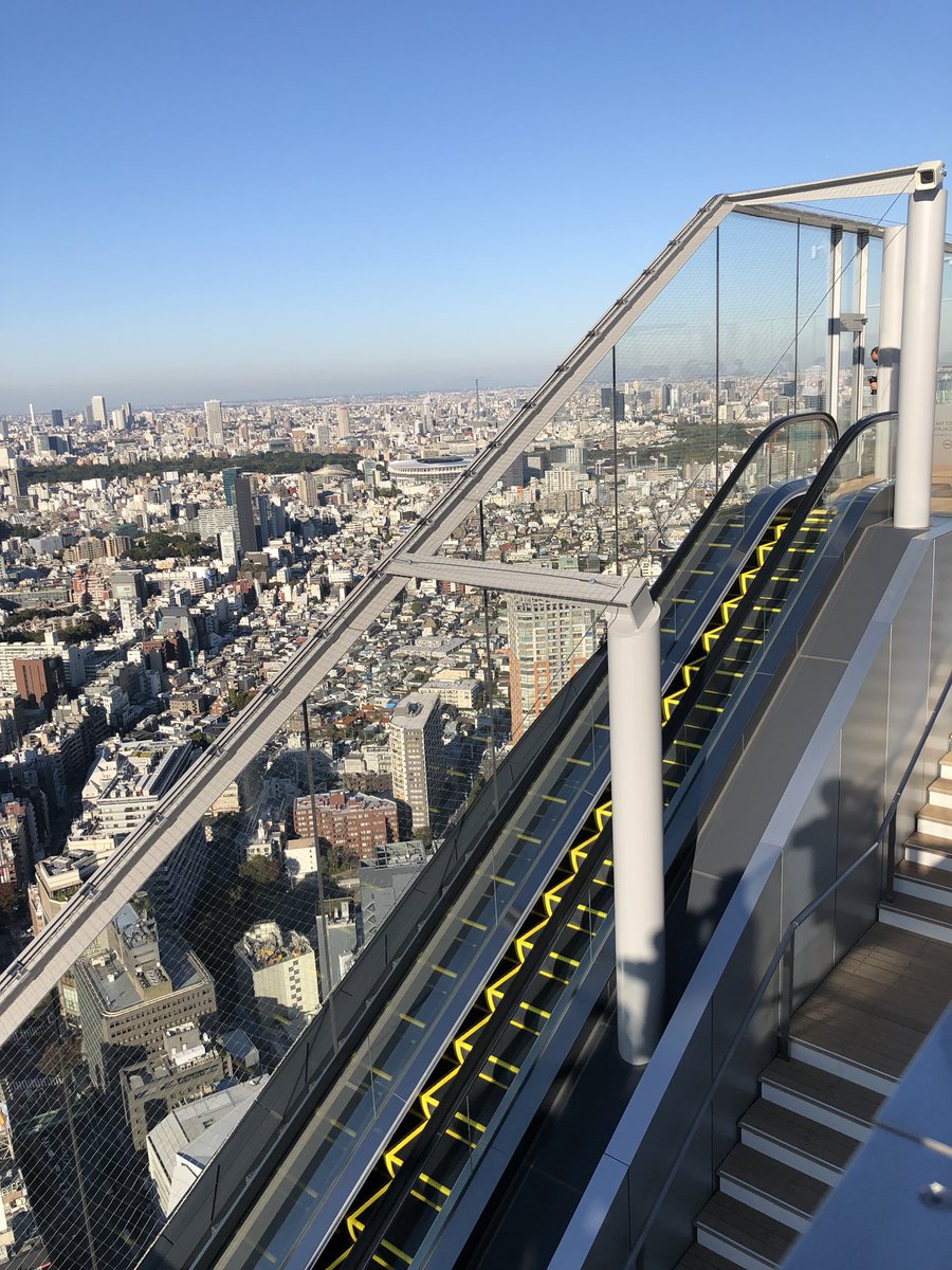今月オープンしたばかりの渋谷スクランブルスクエアの展望台に登って来ました!快晴で見晴らしが良く、天井が無いので開放感抜群(゜∀゜) とても良かったです! 