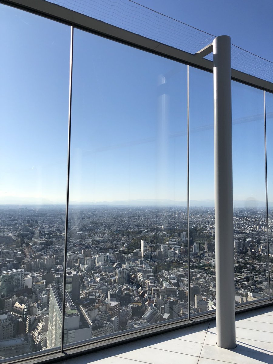 今月オープンしたばかりの渋谷スクランブルスクエアの展望台に登って来ました!快晴で見晴らしが良く、天井が無いので開放感抜群(゜∀゜) とても良かったです! 