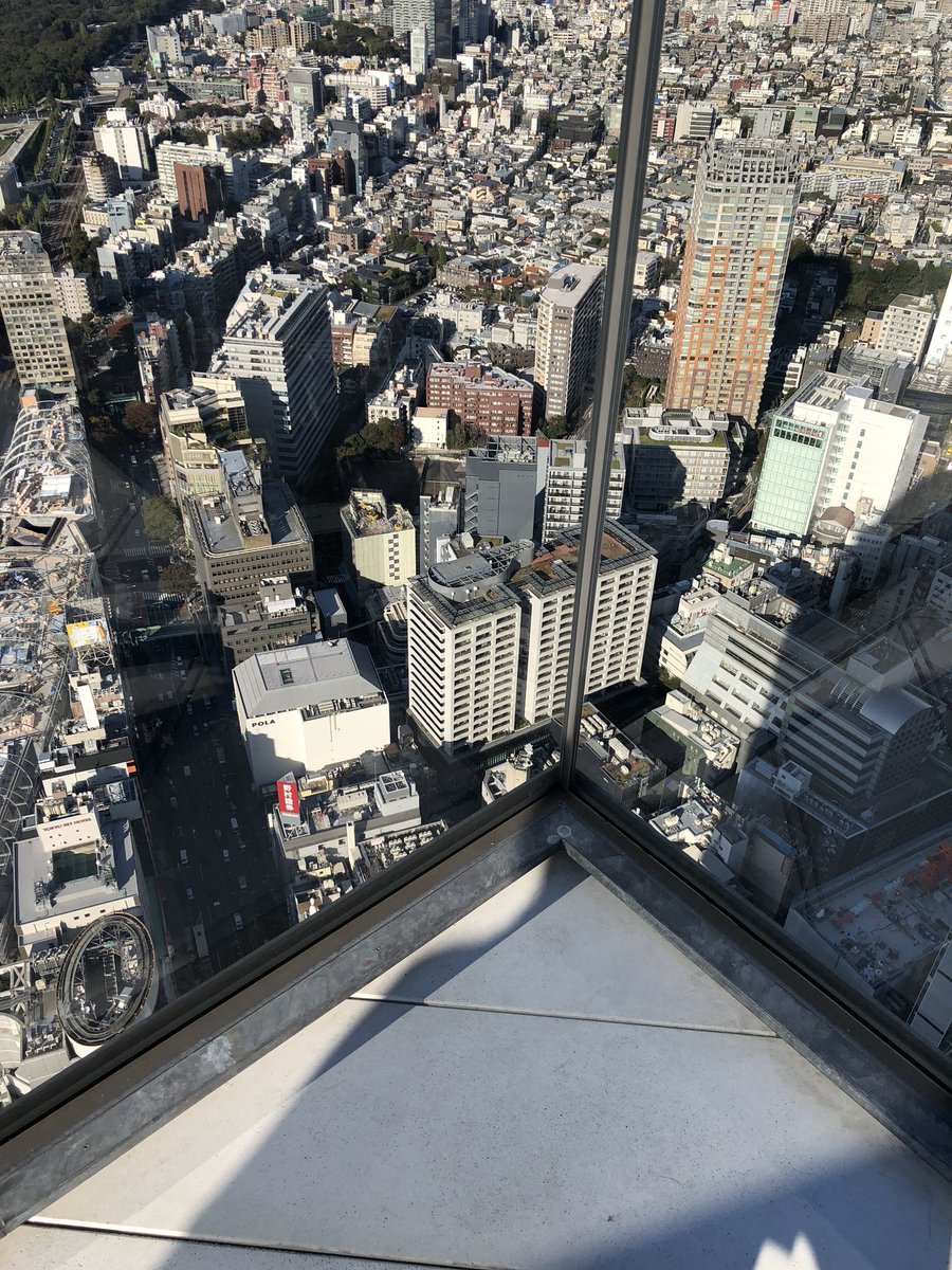 今月オープンしたばかりの渋谷スクランブルスクエアの展望台に登って来ました!快晴で見晴らしが良く、天井が無いので開放感抜群(゜∀゜) とても良かったです! 
