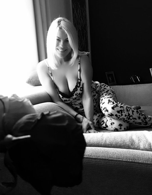 Love black and white pictures!🖤❤ https://t.co/xZ4L6kF3cY<a href="/tag/manyvids"class="tags"><span>#manyvids</span></a><a href="/tag/mvsales"class="tags"><span>#mvsales</span></a>