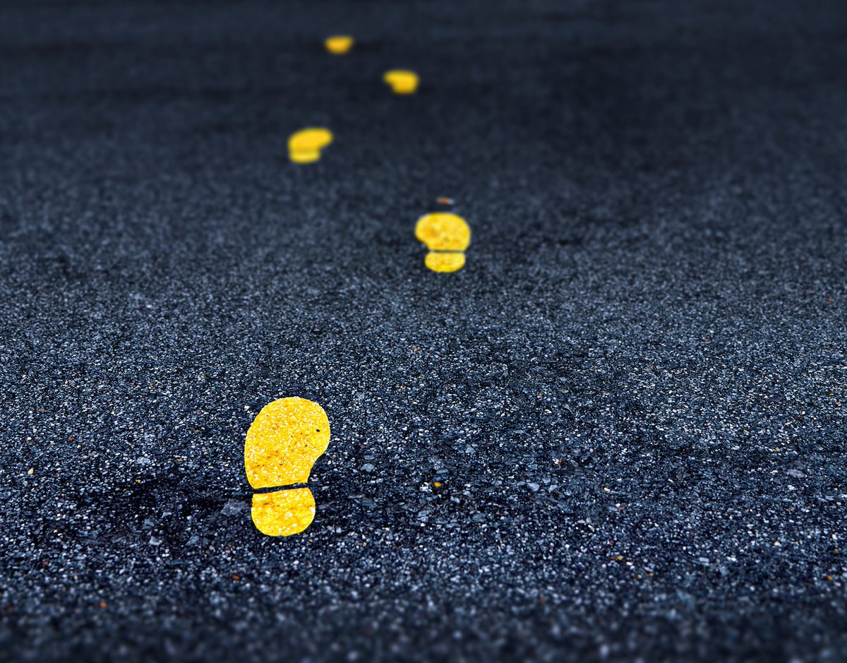 werteonline's tweet photo. Ob wir wollen oder nicht - wir hinterlassen im Online-Alltag einen Fußabdruck👣
Warum ist #Datenschutz eigentlich wichtig? Und wie können wir uns für mehr Privatsphäre im Netz stark machen? Unser neues Themenmodul 👉 #Privatesbleibtprivat klärt auf!

📲 https://t.co/IvZZVgi1h0 https://t.co/SzWc20yrx8