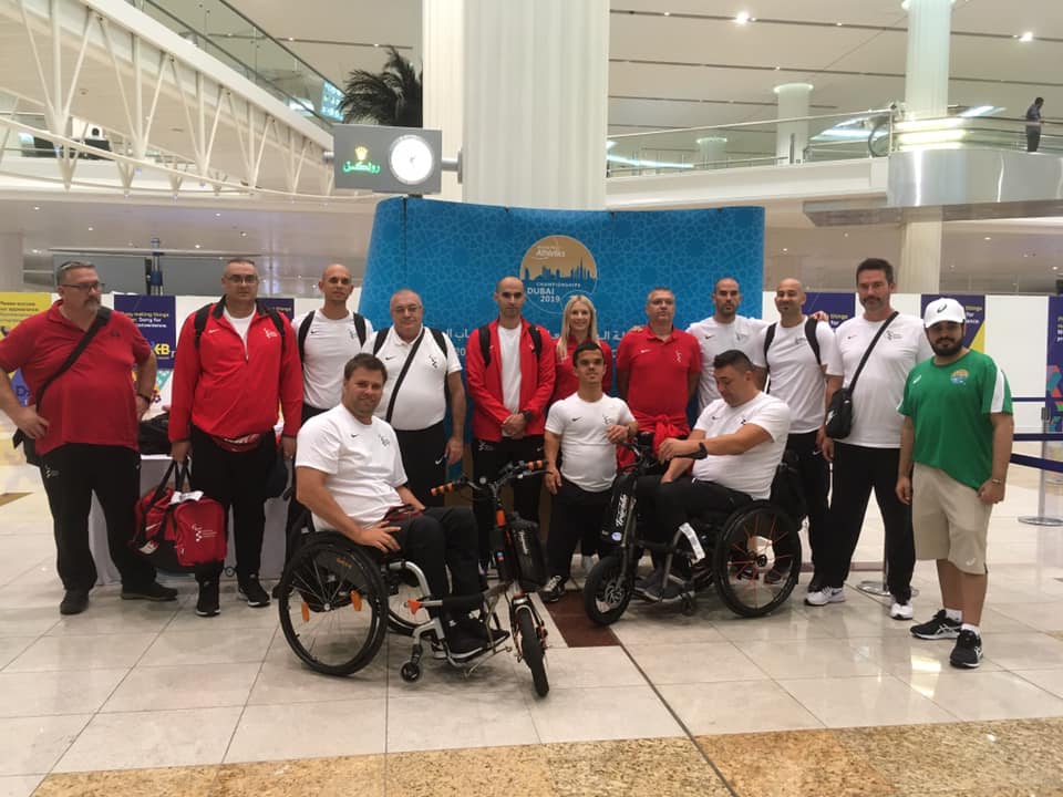 Sutra započinje Svjetsko paraatletsko prvenstvo u Dubaiju! Sve do 1️⃣5️⃣.1️⃣1️⃣. naši paraatletičari su usmjereni na glavni cilj: Osvajanje kvalifikacijskih kvota za #Tokyo2020. 🏯🇯🇵 Mi smo već pripremili glasnice, a vi? 🤩💪🇭🇷 #paraolimpijci

Više na - bit.ly/SP_Dubai2019