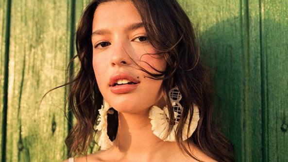 Renner_UY's tweet photo. Los días calurosos piden un outfit leve y práctico. Las prendas con tejidos livianos y bordados se alían con la temporada. Las estampas florales elevan el estilo llevando a un estilo tropical. Los accesorios son la finalización perfecta para el look. https://t.co/vjMKmayqfq