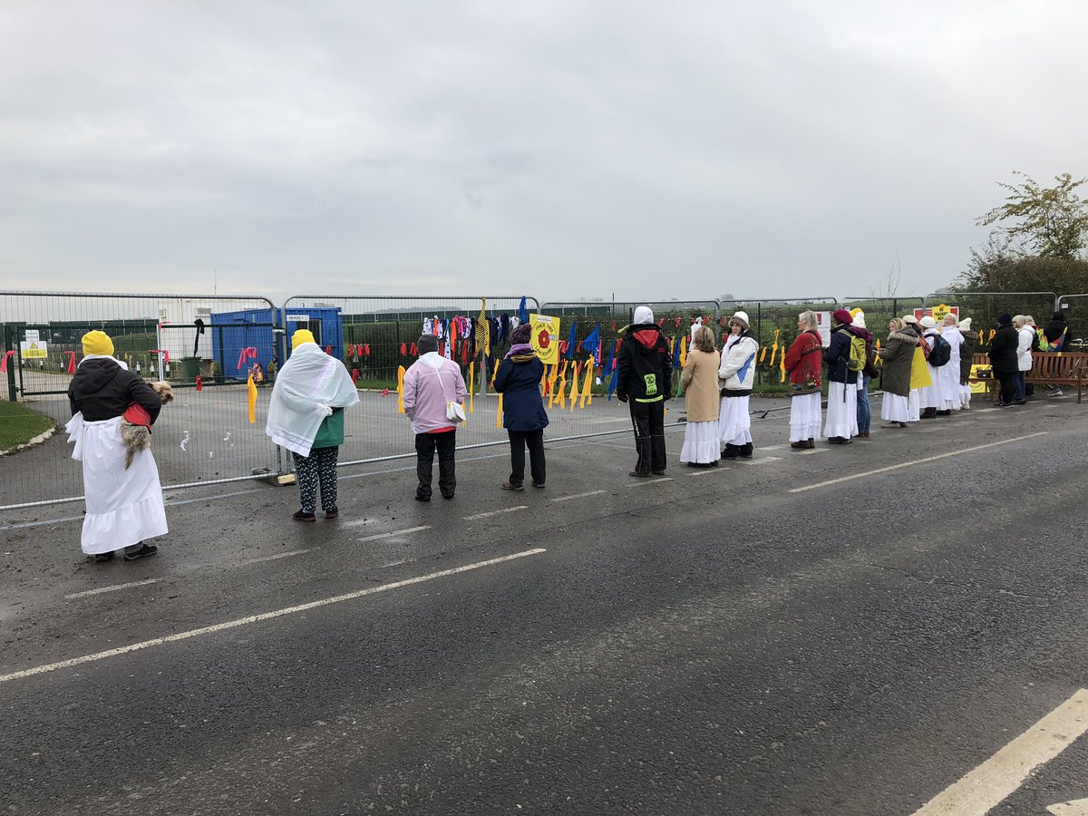 HelenJqRimmer's tweet photo. Lancashire women’s weekly #CallForCalm at Cuadrilla site, marking huge achievement of fracking moratorium!
Now it needs to be a ban & extended to all forms of unconventional oil & gas #acidisation #stimulation
Solidarity with @WealdActionGr @BrockhamWatch @FrackFreeDee Wressle https://t.co/afglP9PSNc