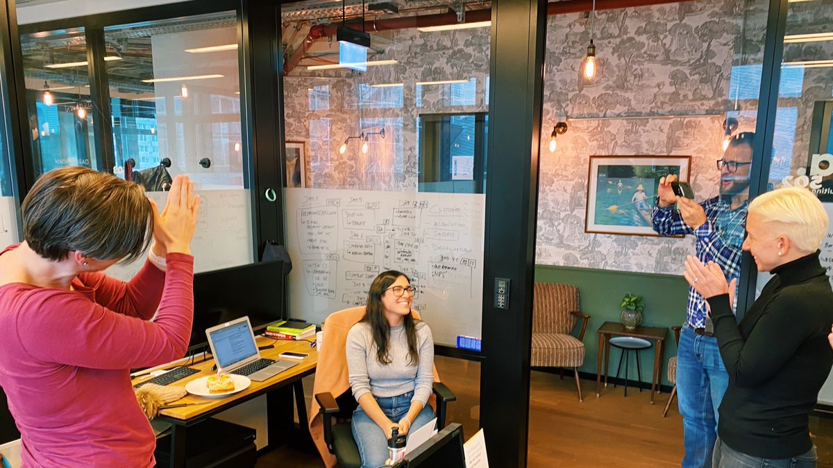 So schnell geht‘s! 🚀Jasmin ist 1 Jahr Teil des <a href="/ingadotone/">inga. ❤️ for Talents!</a> Teams, natürlich muss das gefeiert werden! 🎉 🎂 #teamcelebration #wearegrowing #lovefortalents #teaminga