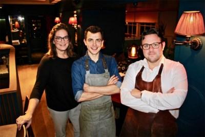 DesireeGoubert's tweet photo. 🙀♥️ OMG my brother is getting famous!! 👨‍🍳💪 So proud that after less then a year he already gets a nice score in the Gault&amp;Millau!! Hard work pays off, also with an article in one of the largest Belgian newspapers @Nieuwsblad_be 😁👍 #gaultmillau #chef 

https://t.co/qgOP3nligJ https://t.co/Nptp52rtws