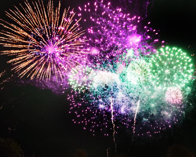 SeafoodSunday's tweet photo. Hear that? We do, so come on down to seafood Sunday watch I crackling fireworks display and for a very limited time you can watch us grill our famous seafood dish. So spend bonfire night with us, seafood Sunday!
NOTE-this image was taken from https://t.co/bJ67hsrFdm https://t.co/0UUZMSk7uP