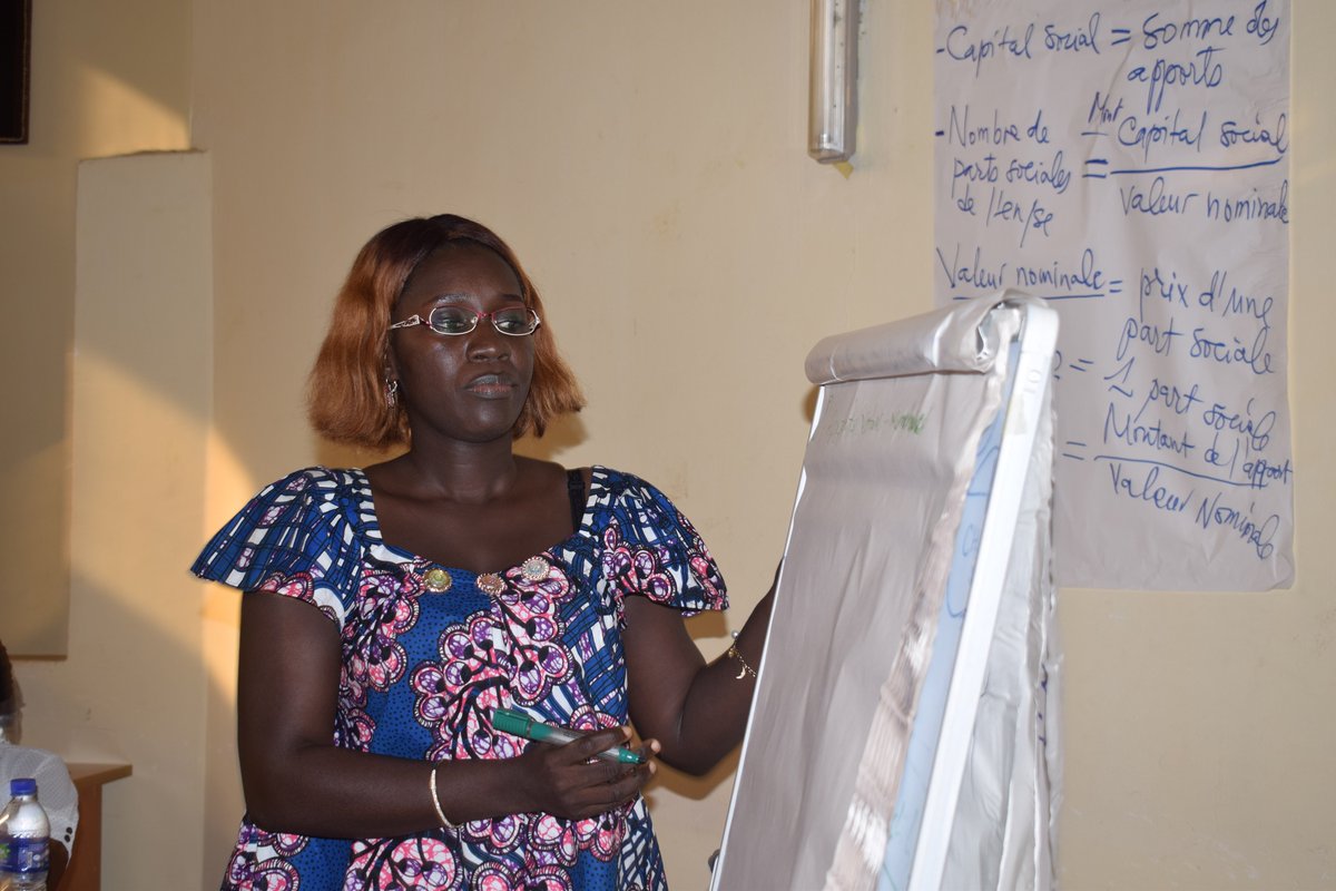 YouthconnektGN's tweet photo. ENTREPRENEURIAT 👩‍🦰 DU DIGITAL 📲
Sous l'égide du @MJEJGUINEE  @PNUDGuinee @APIP_Guinee et @YouthconnektGN  boostent les compétences de 25 femmes journalistes en esprit d'entreprise cette semaine à Kindia.
✅Elles deviendront les relais digitaux de la communauté @YouthconnektGN https://t.co/t71yOwlKbI