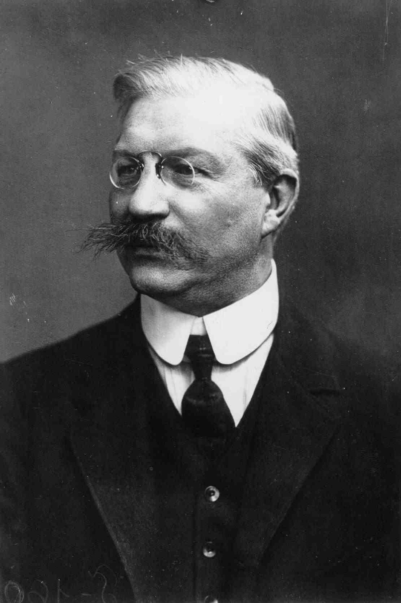 Милюков министр иностранных дел. Павел милюков 1917. Милюков, павел николаевич (1859-1943). Павел милюков. Милюков лидер партии кадетов.