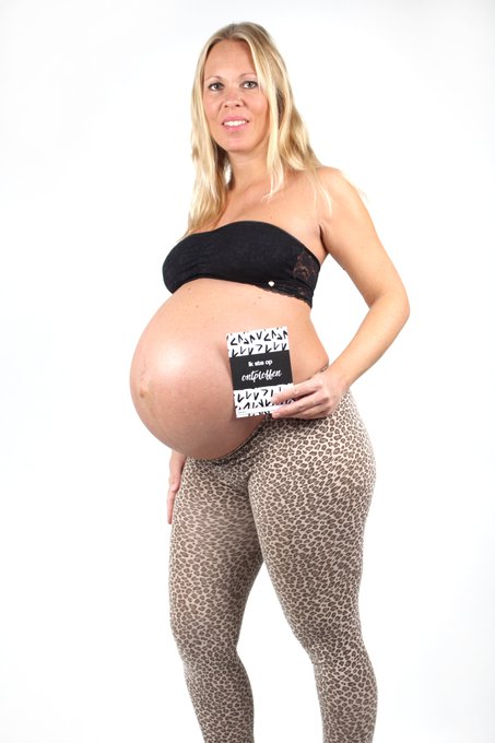 35 weken 💕 . . .  #tweelingopkomst #twinpregnancy #tweelingmeisjes #tweelingmama #twins #singleenzwanger<a href="/tag/tweelingopkomst"class="tags">#tweelingopkomst</a><a href="/tag/twinpregnancy"class="tags">#twinpregnancy</a><a href="/tag/lingerie"class="tags"><span>#lingerie</span></a><a href="/tag/pregnant"class="tags"><span>#pregnant</span></a><a href="/tag/twins"class="tags"><span>#twins</span></a><a href="/tag/pregnantwithtwins"class="tags"><span>#pregnantwithtwins</span></a>