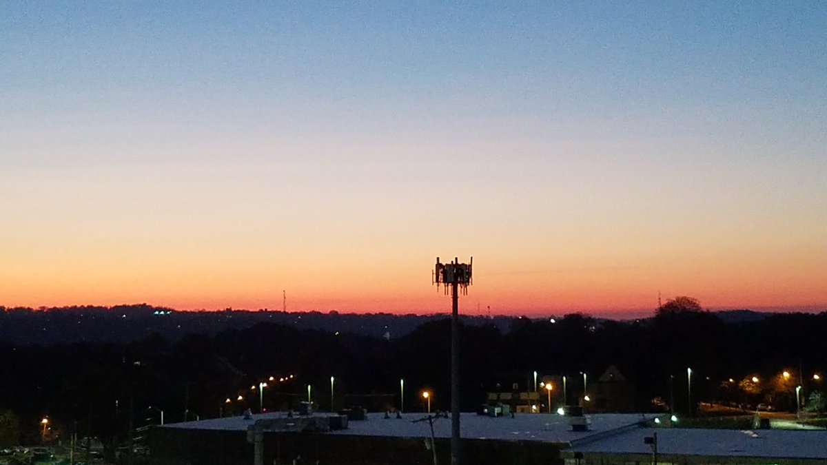 mbuenof's tweet photo. Endorphins & Sunrises #liftinglikeachamp #soreashell https://t.co/dUFzRXM4to