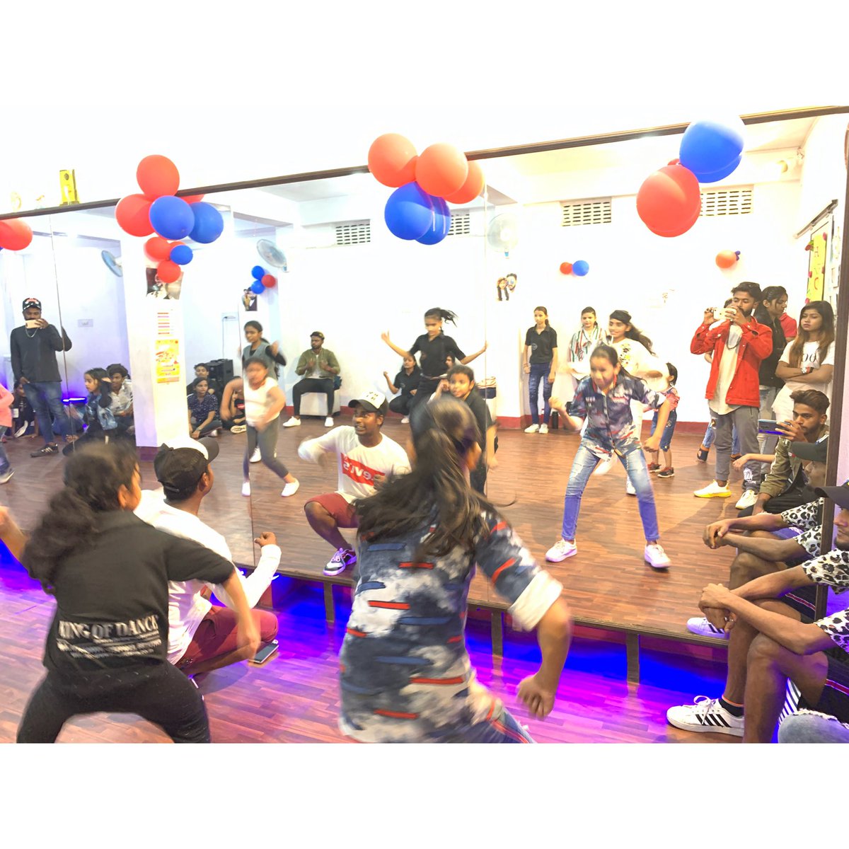 vishalraikod's tweet photo. Successfully Done 1 -Day Free Workshop Thnx To #amar
#kingofdancepatna #teamkod #kodworkshop #bestdanceclassinpatna #bestdanceclassinbihar #bestdanceclassinindia #dancedilse #danceindiadance #danceplus4 #kodlove #kodfamily #kingofdance
#kingofdancepatnateam https://t.co/p4y0PCer59