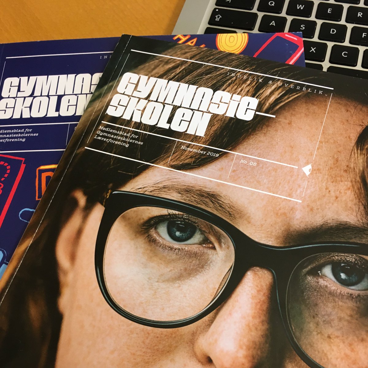 Det prisvindende magasin Gymnasieskolen har stadig en ledig praktikplads. Gymnasieskolen er ideelt, hvis du vil lære at lave magasin, digital journalistik og webvideoer. Ring til praktikantvejleder Johan Rasmussen 26154817 #panikdag #storematchdag