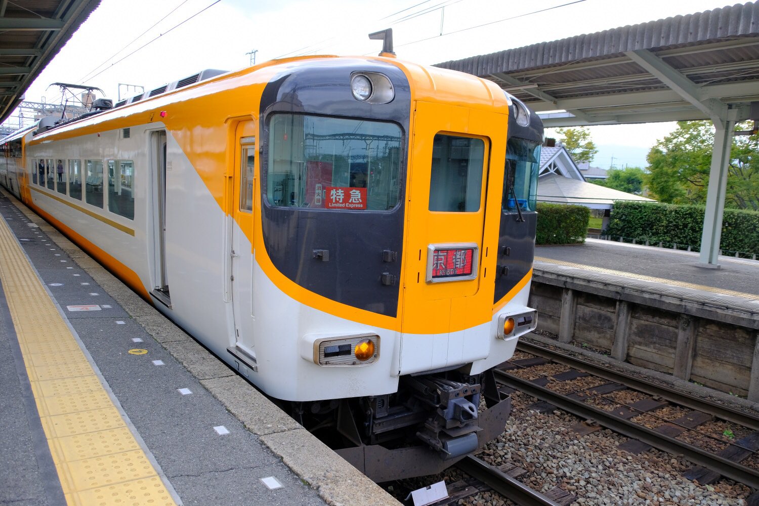 Nozomi 好きな列車 シリーズ46 近鉄ビスタカー 近鉄の特急で二階建て車両を連結したもの 写真はビスタex 今回は 階上席を1ヶ月前に予約 なかなか眺めが良かったですが 少し揺れを感じました 階下席は グループ専用のサロン風小客室 近鉄