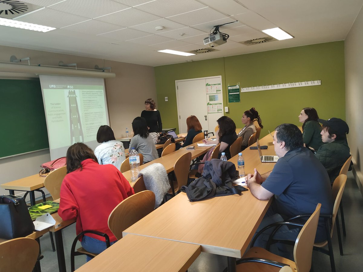 SeeRRI_cat's tweet photo. Seguim amb la formació en #RRI! Avui, amb els #JovesInvestigadors de la #UAB.
#InnovacióResponsable #CompromísSocial #RecercaResponsable #CompetènciesTransversals #formació https://t.co/5S9QMPeet5