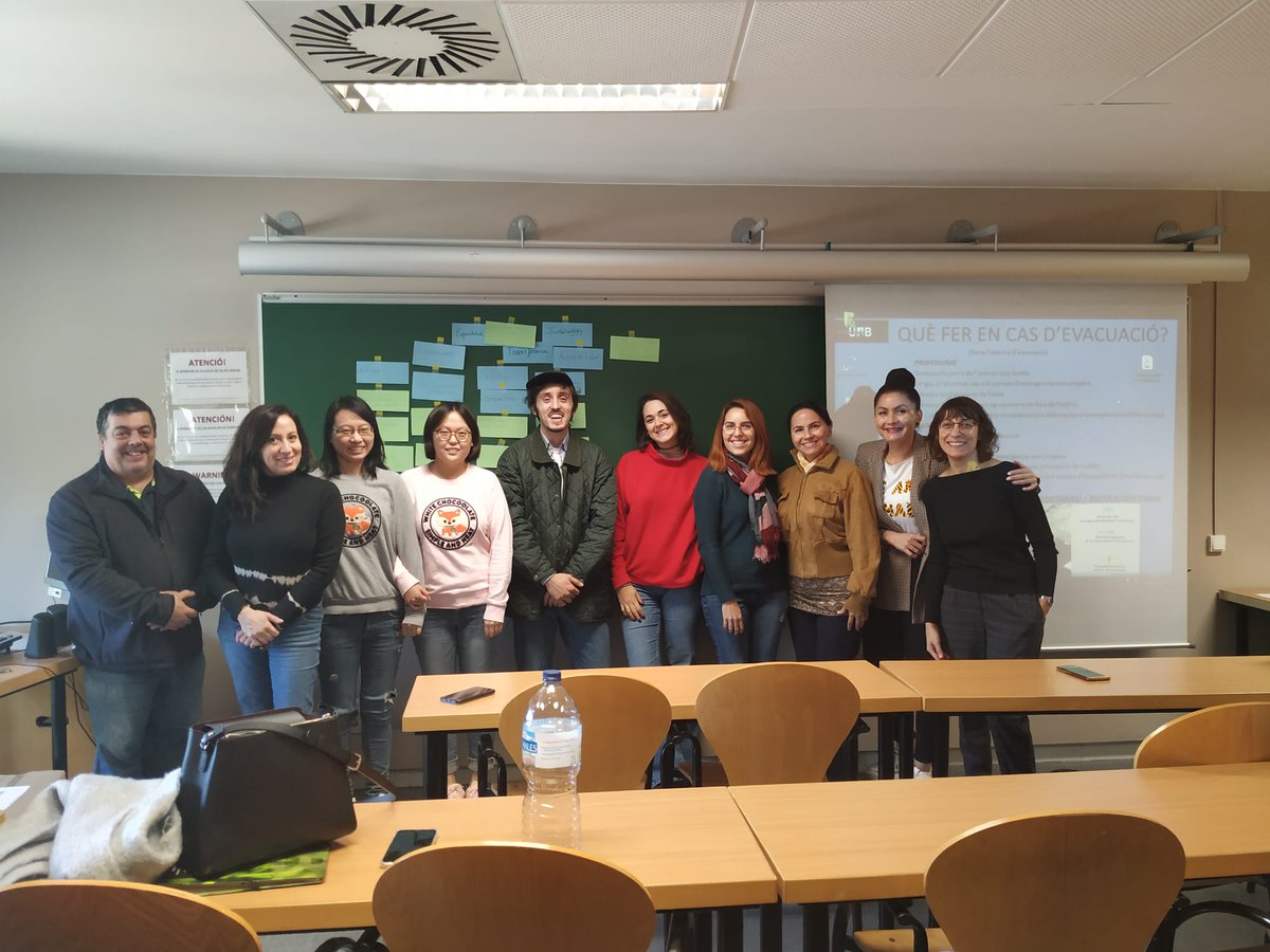 SeeRRI_cat's tweet photo. Seguim amb la formació en #RRI! Avui, amb els #JovesInvestigadors de la #UAB.
#InnovacióResponsable #CompromísSocial #RecercaResponsable #CompetènciesTransversals #formació https://t.co/5S9QMPeet5