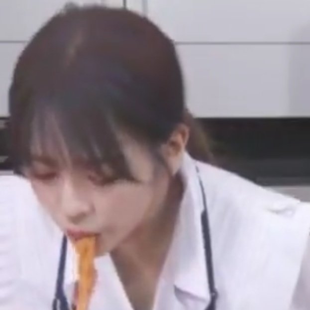Kin 𓆨 S Tweet Chaewon Hiding Her Short Hair With Extensions