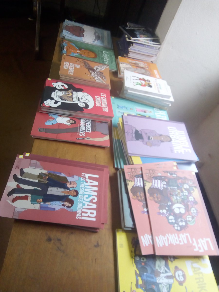 WaandaComics's tweet photo. Aidez nous à ne plus répondre aux questions du genre: 
- Il y a des BD camerounaises?
- Les camerounais dessinent comme (feu) Stan Lee?
- On vend même les BD africaines au Cameroun?
Retrouvez @Aurionthegame , #AndroidNight, #Caty, #Oups!, #DjooBar, #Aliya sur #WaandaComics

RT+++ https://t.co/ar5eYSVFaC