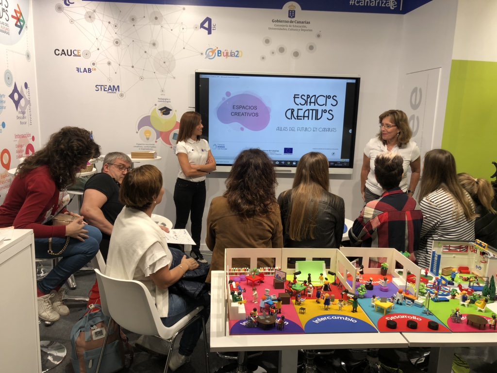 andy_marrero's tweet photo. En #SIMO2019_Canarias  escuchando nuevamente a @ElisaPiBaladron hablar sobre espacios creativos y aulas el futuro. Todo un lujo!
#canarizate https://t.co/Q5X6STTgnx