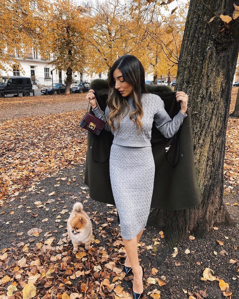 BritishFur's tweet photo. #midweeklove @amelialiana giving us serious autumn feels with her stunning @popskilondonclothing fur coat! 💚🍂 So gorgeous! 🥰🥰🥰 #amelialiana #autumnfur https://t.co/9NmEhPCxeQ