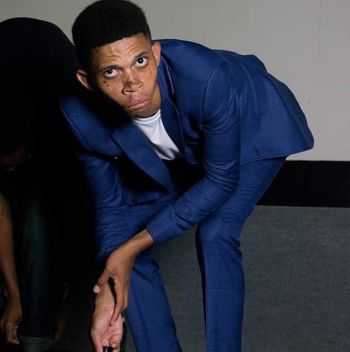 Around 12pm on this gruesome Saturday, Toyin called crying that she went through his phone again (an act that always ends in tears) and saw all his hoely acts yet again after he promised him never to cheat on her ever again.(Sorry oo,what player hangs boot at their prime ?Ode!