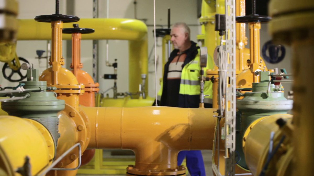 rhenagde's tweet photo. Bereit für den #Winter: Die #Gas|speicher in Deutschland sind zu fast 100 Prozent gefüllt. Ein historisch guter Wert, mit dem die #Erdgas|versorgung laut #FNBGas für die kommenden Wintermonate zuverlässig gesichert ist. https://t.co/NGagwMt3S9 https://t.co/Ghf6UpTcMg