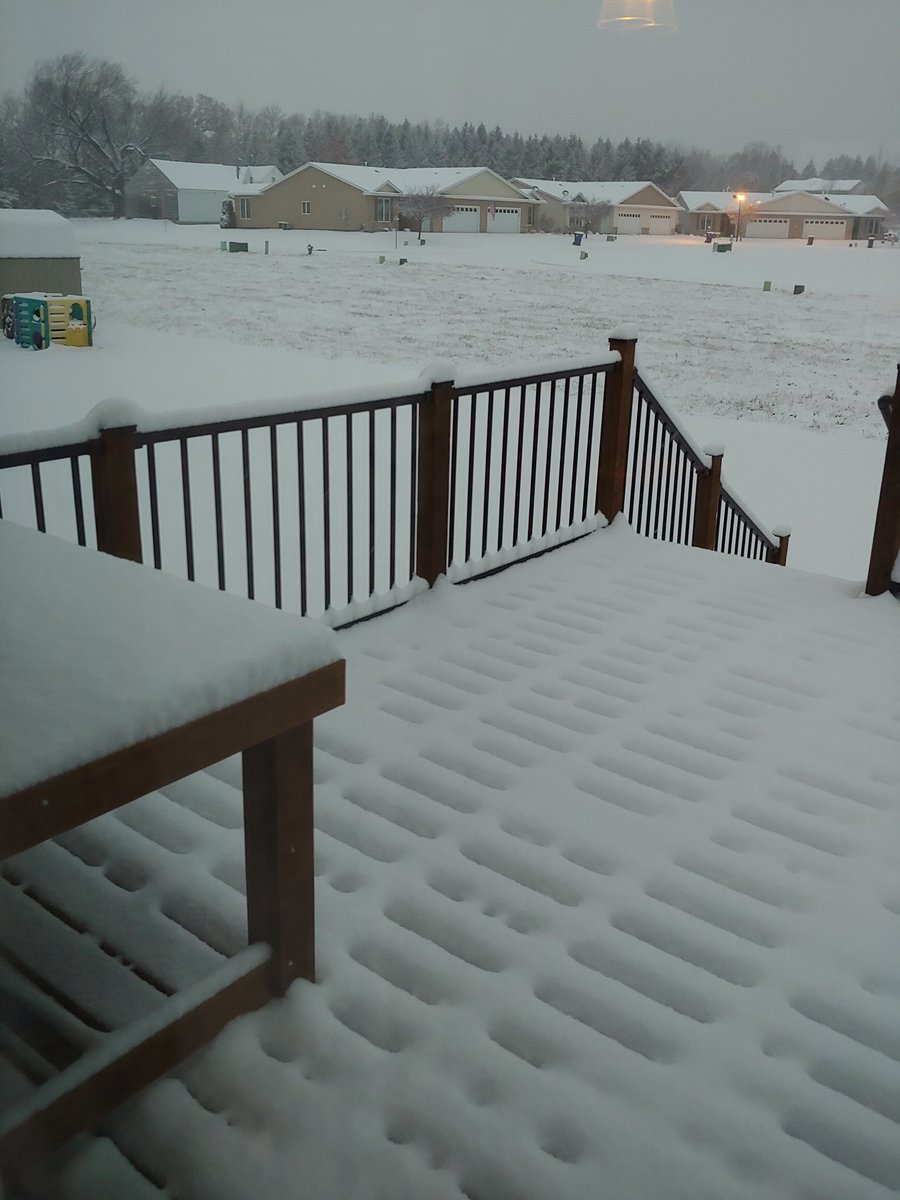 FlomNicole's tweet photo. Winter wonderland in Kenyon #kare11 https://t.co/t7qLCzrc3e