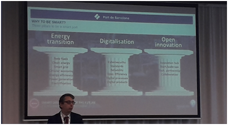 PortdeBarcelona's tweet photo. Hoy en la conferencia #SDP19 el responsable de Proyectos Estratégicos y de Innovación del #PortdeBarcelona, @CarlesRuaCosta, ha contribuido al debate ‘Reducir las emisiones con los Smart Port’. 

Sus propuestas:

♻️Transición energética
💻Digitalización
💡Innovación abierta https://t.co/jjqTZdYlRv