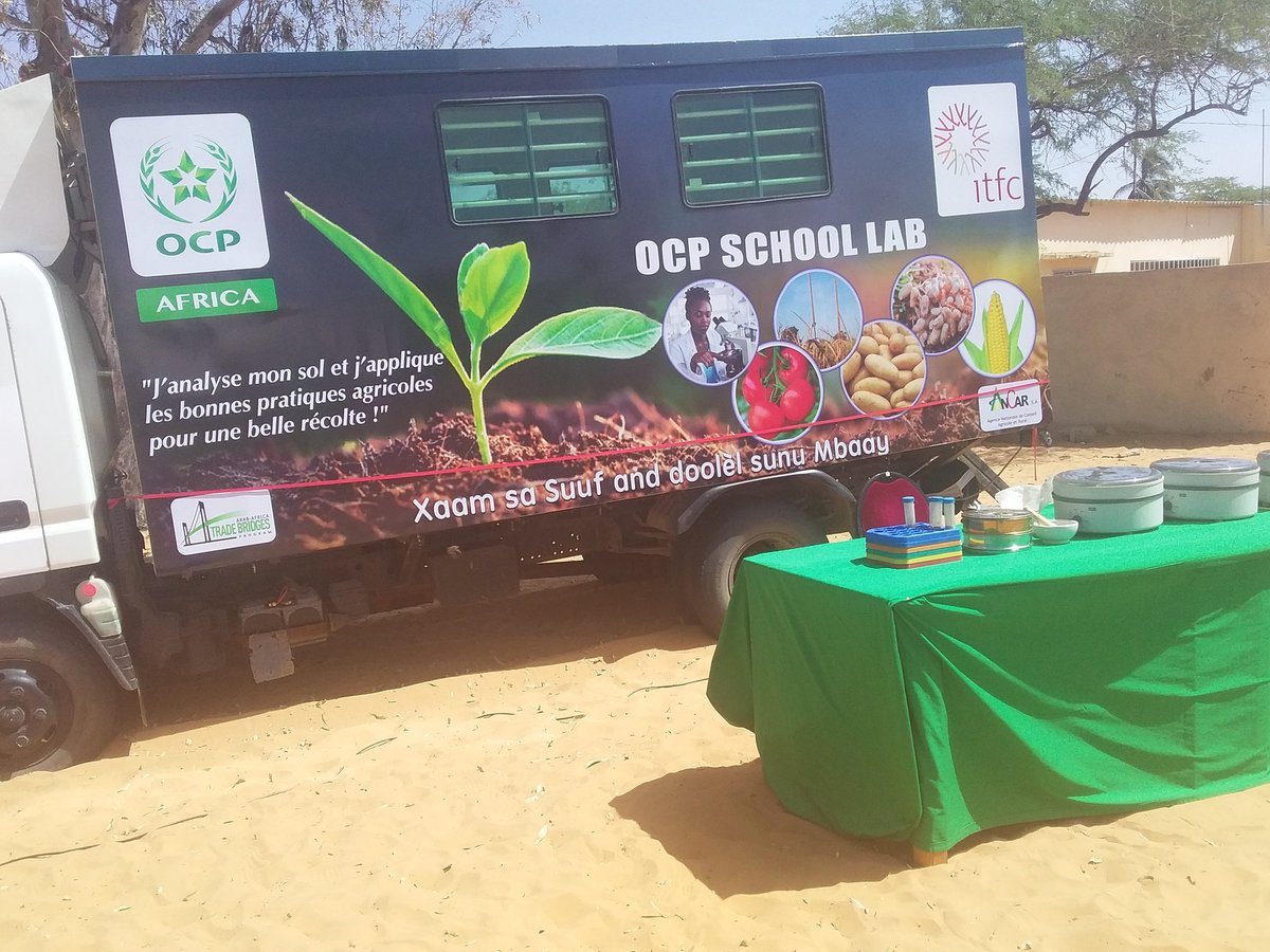 Lancement programme #OCPSchoollab à #Mboro. Laboratoire d'analyse des sols pour une meilleure prescription d'engrais.  @ocpgroup @ITFCCORP @Ancar  #Arabafricatradebridges #Senegal #kebetu #agriculture
