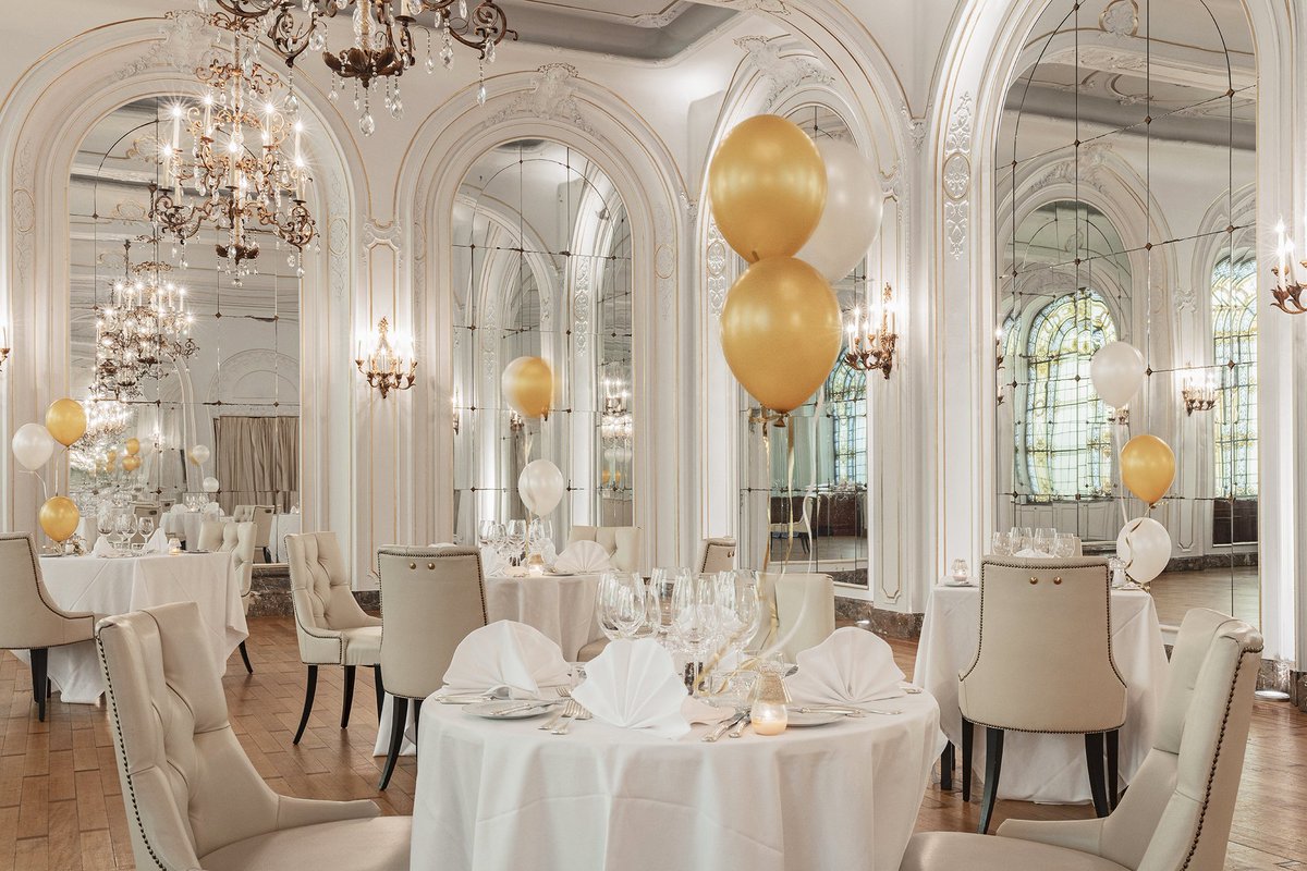 2020 is coming closer &amp; we can't wait to welcome you for New Year's Eve. You can now book our #newyearseve culinary offer and enjoy a refined five-course menu! 🤩 🥳🍽🥂
⬇️⬇️⬇️
metropolehotel.com/application/fi…