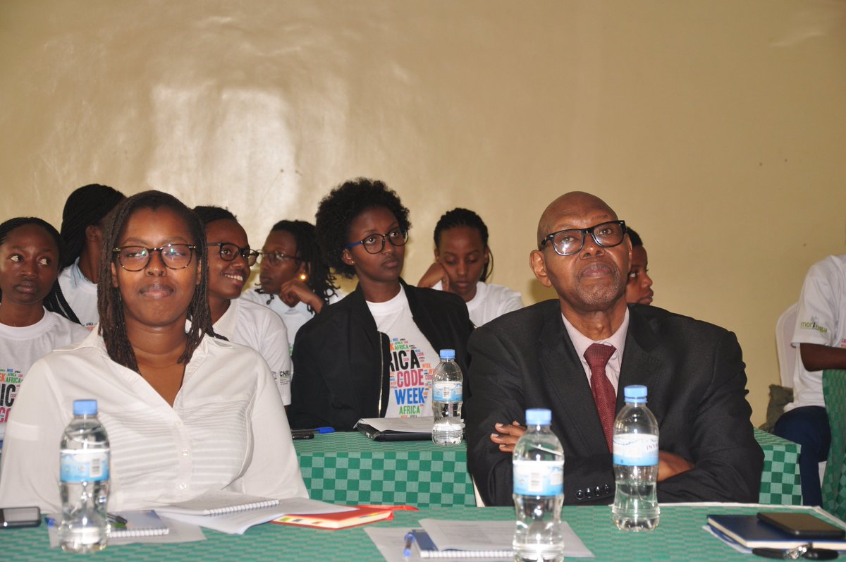 UNESCO_rwanda's tweet photo. Flash back to @AfricaCodeWeek in October, 30th : ''Today we are encouraging &amp; inspiring #Girls to join #coding and create sustainable solutions for #Rwanda'' Albert MUTESA, SG @cnru2020 expressed. @DigiCenterRW @ACEIoT_UR @NextEinsteinFor

#Team🇷🇼
#sap4good
#GirlsCracktheCode https://t.co/1s9ZG9oP48