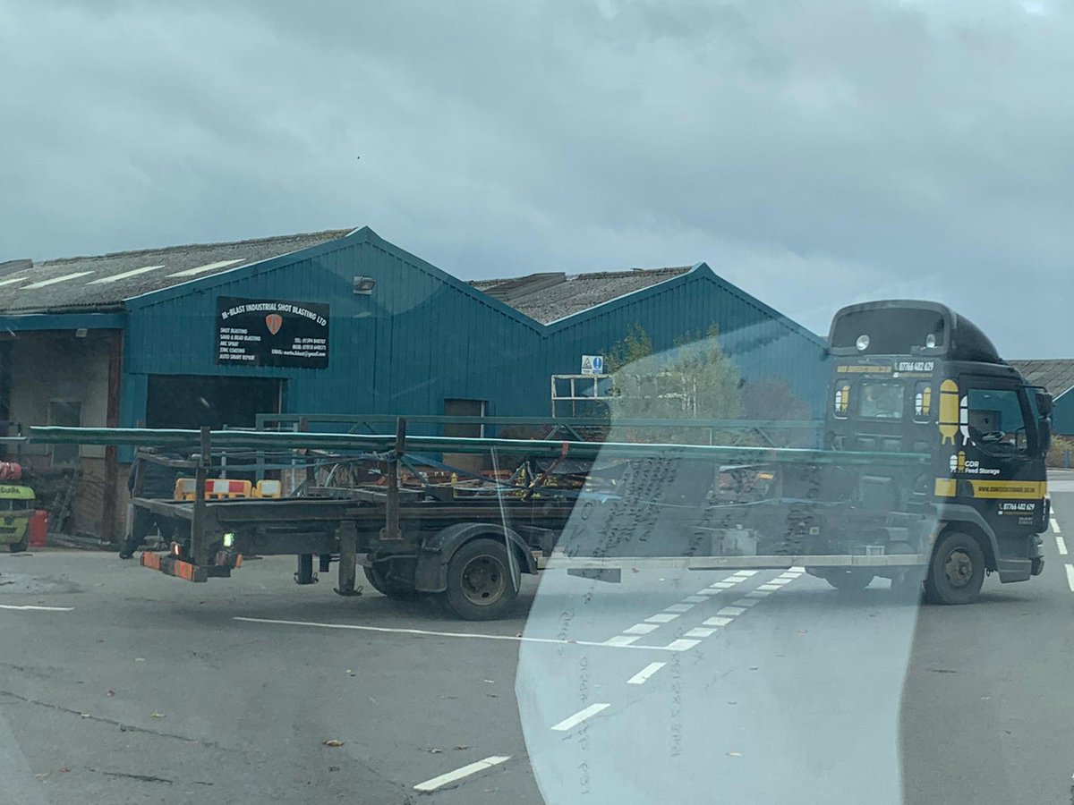 GatesGdr's tweet photo. What do you do when the gates are too big for the vans........ call in the sister company @FeedGdr #gdrgatesanddoors #gdrfeedstorageuk #teamGDR #teamwork https://t.co/ekvG9E4HnU