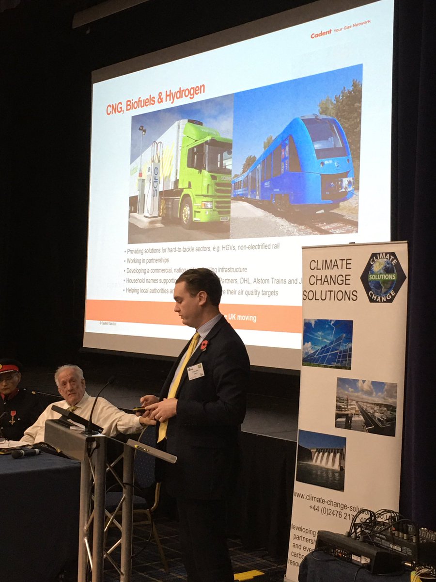 ClimateCSolutio's tweet photo. Tom Bradley @CadentGasLtd #climatechangebirmingham19 How to #decarbonise often overlooked heat. Blue line show massive peaks & troughs Any solutions need to consider how the consumer uses #heat Options use greener gas #hydrogen #biogas #biosng in grid HyNet HyDeploy #CCS https://t.co/iEu5aLnljC