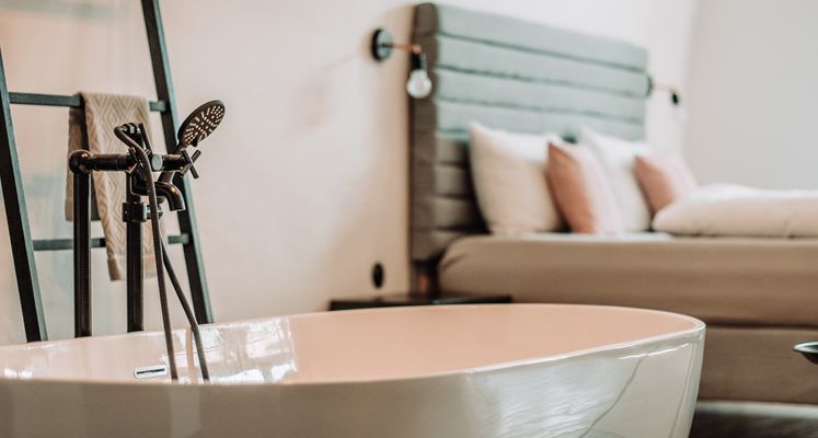 Het is weer herfst! Oftewel koude dagen die vroeg donker kleuren. De tijd van het jaar die zich perfect leent om je op te sluiten in de badkamer en je te laten zakken in een heerlijk, warm bad. Lees daarom nu de blog op simondehaas.nl/blog om in warme sferen te komen!