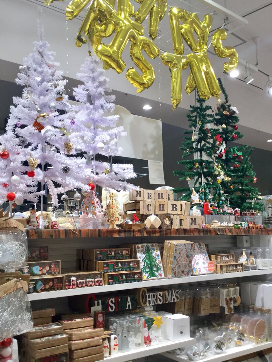 しょぼ On Twitter 3coinsだお 昨日 クリスマスといえば赤 緑 白とか言ったばかりだけれど 茶色も素敵だなっと思ってきましたお どうしようかお あれこれ迷っているうちにクリスマスが終わっているかも知れないお イオンモール幕張新都心